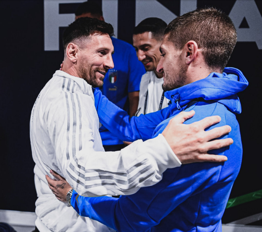 斯玛特谈詹姆斯复出：他球商极高，所有人因为他在场受益匪浅