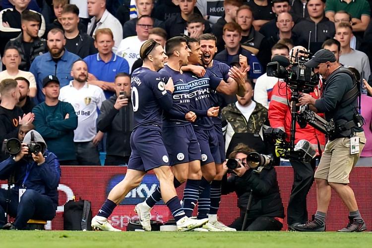 TA：奥赖利成功限制住了萨拉赫，他的防守表现远超多数边后卫