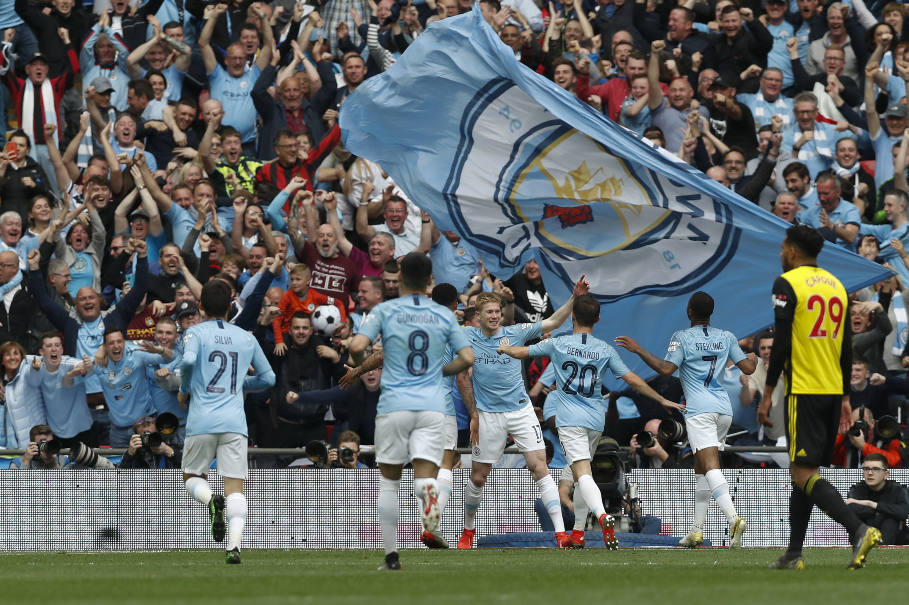 踢球者：伊藤洋辉恢复良好，可能在周六拜仁对阵弗赖堡时复出