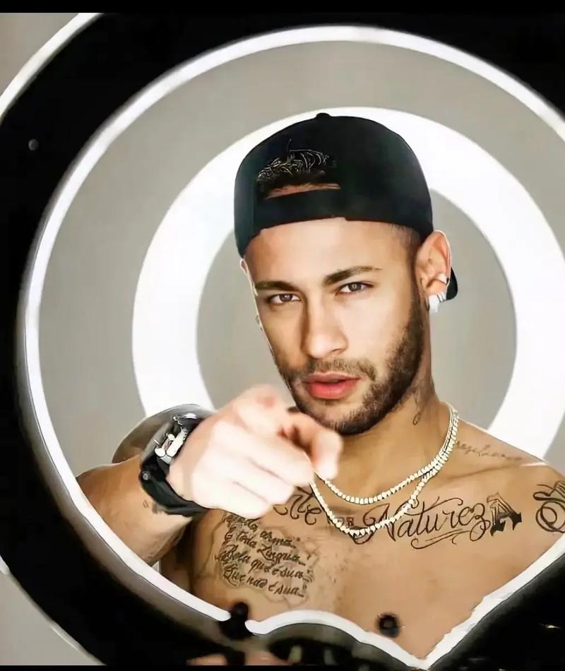 克里斯替补登场仅一分钟，就为我们扳平了比分！