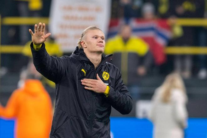 官方：纽卡斯尔联与17岁后卫埃皮亚签下职业合同