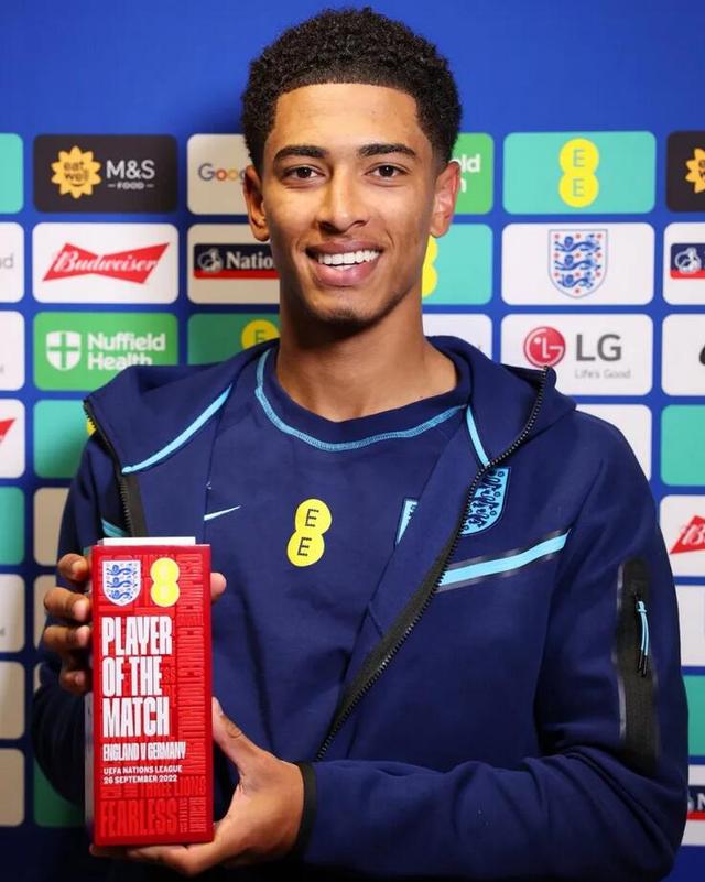 37岁80天，莱万是西甲历史上演帽子戏法第四年长的球员（莱万37岁80天，成为西甲历史上第4年长完成帽子戏法的球员）