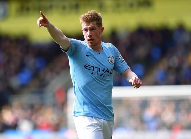 英超劲旅完胜：终结5场不胜，积分追平曼联，距离欧冠区3分（英超强队大胜止滑：终结五场不胜，积分追平曼联，距欧冠区仅差3分）