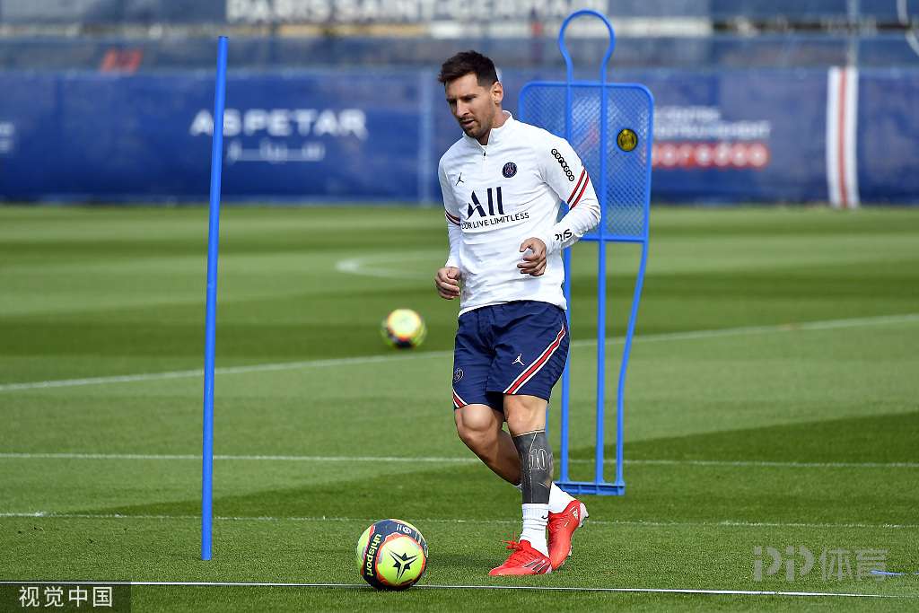 意甲焦点战：国际米兰4-0大胜科莫，路易斯·恩里克闪耀圣西罗（意甲焦点之夜：国米4-0横扫科莫，路易斯·恩里克闪耀圣西罗）